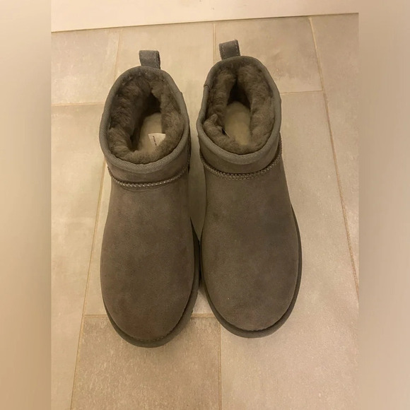NEW UGG Suede Classic Ultra Mini Boots Grey Size US 9/EU 40 - Picture 7 of 8